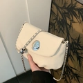Elegante borsa a sella bianco sporco con catena argento e dettaglio sfera - Bianco Sporco