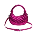 Glänzende Handtasche in Magenta mit Steppmuster, Metall-Finish und Schultergurt - Rosarot