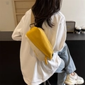 Borsa a tracolla in tela a contrasto gialla e bianca con stampa Free Color e cinturino - Giallo