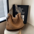 Borsa hobo in paglia intrecciata marrone con tracolla larga a motivi geometrici - Stile Semplice / Cachi