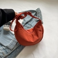 Sac bandoulière demi-lune en nylon orange rétro avec bandoulière réglable - Orange Sans Pendentif