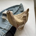 Sac croissant en nylon kaki minimaliste avec bandoulière large réglable et zip - Kaki Sans Pendentif