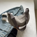 Sac bandoulière minimaliste en nylon gris moyen avec bandoulière réglable pour femme - Gris Sans Pendentif