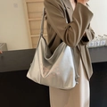 Silberner Oversize-Tote-Rucksack für Damen mit rosa Schriftzug für den Freizeitlook - Silber