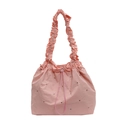 Borsa a secchiello rosa con coulisse, borchie argentate e tracolla con volant chic - Rosa