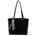 Bolso tote negro minimalista con bolsillo exterior y detalle de pañuelo de seda - Negro