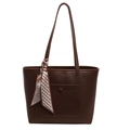 Bolso tote grande marrón oscuro con pañuelo decorativo y detalle de bolsillo - Marrón