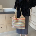 Große geflochtene Tragetasche mit bunten Querstreifen und Canvas-Schulterriemen für Damen - Grün Patchwork