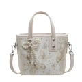 Beige bucket bag met gouden vlinder jacquard, parelhanger en afneembare riem - Met Hanger / Broken Wit