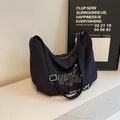 Borsa a tracolla a mezzaluna in tela nera con stampa bianca e spallina larga regolabile - Senza Ciondolo / Nero