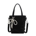 Schwarze plissierte Beuteltasche mit Perlen-Schleife und verstellbarem Riemen - Schwarz