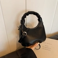Elegante borsa a mezzaluna nera con manico increspato in pelle PU e tracolla regolabile - Nero