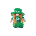 St. Patrick's Day Gnom mit orangefarbenen Zöpfen, Kleeblattmuster und hohem Streifenhut - Weiblich (Zöpfe-Stil)