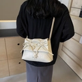 Sac bandoulière beige style ballet avec détails de nœuds et cuir souple plissé élégant - Blanc Cassé