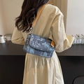 Bolso bandolera azul con estampado de paisajes y correa de cuero caqui - Azul