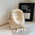 Mochila minimalista crema para mujer con asas marrón claro y parche de logotipo redondo - Blanco Roto