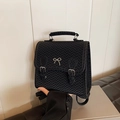 Eleganter schwarzer gesteppter Mini-Rucksack mit Metallschleife und Doppelriemen - Schwarz