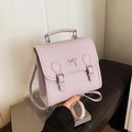 Lavendelfarbener Rucksack mit Webstruktur, goldener Metallschleife und Riemen - Lila
