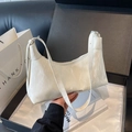 Elegante bolso de hombro blanco plisado con correa ajustable y acabado en cuero PU - Blanco Roto