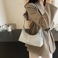 Bolso hobo blanco minimalista con textura de papel y correa de hombro fina - Plateado