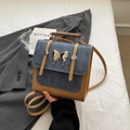 Zaino retrò in denim bicolore e pelle marrone con una fibbia a farfalla argentata - Blu e Marrone