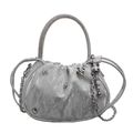 Silberne Falten-Beuteltasche mit Strassgriff und metallischem Herz-Charm-Detail - Silber