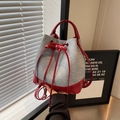Mochila tipo cubo en gris y rojo de gran capacidad con detalle de lazo - Burdeos
