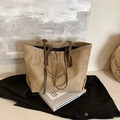 Grande borsa tote kaki minimalista con spalline marroni e finitura in finta pelle scamosciata - Cachi