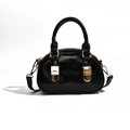 Schwarze glänzende Bowlingtasche mit goldenen Details und abnehmbarem Schultergurt - Schwarz