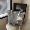 Bolso tote de mezclilla gris con ribete de cuero plateado y colgante de nube - Con Colgante / Plateado