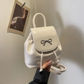 Mini mochila de cuero sintético crema con lazo metálico y cierre de cordón - Blanco Roto