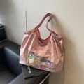 Bolso tote rosa con bordado de cuatro perros y asas tejidas multicolores - Rosa
