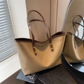 Bolso tote caqui con asas marrón oscuro y remaches dorados para uso diario - Caqui