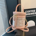 Bolso tipo cubo rosa con bordado floral y correa ajustable para el hombro - Rosa