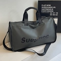 Borsa da viaggio grigio scuro impermeabile con logo Suepnoc, manici e tracolla - grigio scuro