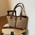 Bolso tote grande de cuero patchwork en marrón y caqui con cierre de hebilla - Caqui