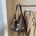 Grande borsa tote grigio scuro con toppe a cuore colorate e catena in metallo argento - Marrone Tè Scuro (Senza Pendente)