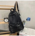 Detailansicht großer schwarzer Denim-Rucksack mit Schneewaschung und Reißverschlussfach - Schwarz