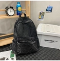 Détails du sac à dos en denim noir délavé avec poche zippée et compartiments latéraux - Noir