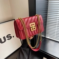 Bolso bandolera de cuero rojo acolchado con costuras en V y cadena dorada - Burdeos