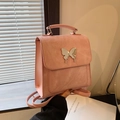 Sac à dos rose pour femme en similicuir avec fermoir papillon argenté et bandoulière - Rose