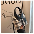 Unieke geruite crossbodytas in de vorm van een overhemd met kraag en zwarte handvatten - Zwart