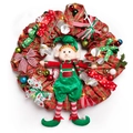 Corona de Navidad luminosa con muñeco elfo sobre tela de cuadros rojos y verdes con luces - Estilo Muñeco Elfo