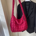 Borsa tote trapuntata rossa con interno capiente e spallacci morbidi imbottiti - Rosso