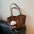 Bolso tote marrón plisado con hebilla de metal y colgante de nube blanca suave - Café Con Adorno