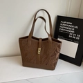 Brown large-capacity tote bag in pleated fabric with a golden lock and smooth shoulder straps - Coffee Without Ornament