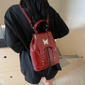 Zaino vintage bordeaux lucido con elegante dettaglio a farfalla argentata e borchie - Borgogna