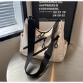 Borsa tote in nylon crema versatile con cerniere nere e tracolla larga regolabile - Bianco Sporco