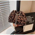 Fashionable leopard print bucket bag with silver chain strap and pearl charms - Rhinestone Metal Ring Handle Style / Coffee Style 1