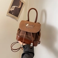 Brauner Retro-Rucksack aus mattem Leder mit Dackel-Motiv und praktischem Kordelzug - Braun